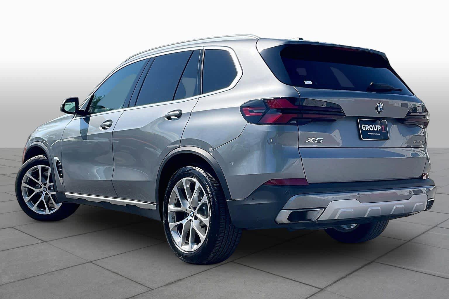 Used 2024 BMW X5 xDrive40i w/ Parking Assistance Package AWD/4WD image 11