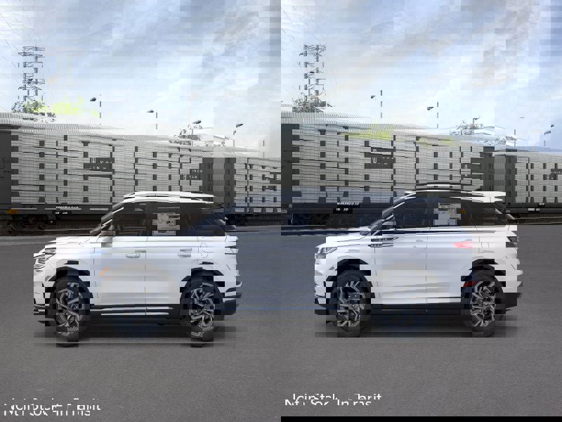 New 2026 Lincoln Corsair Premiere image 3