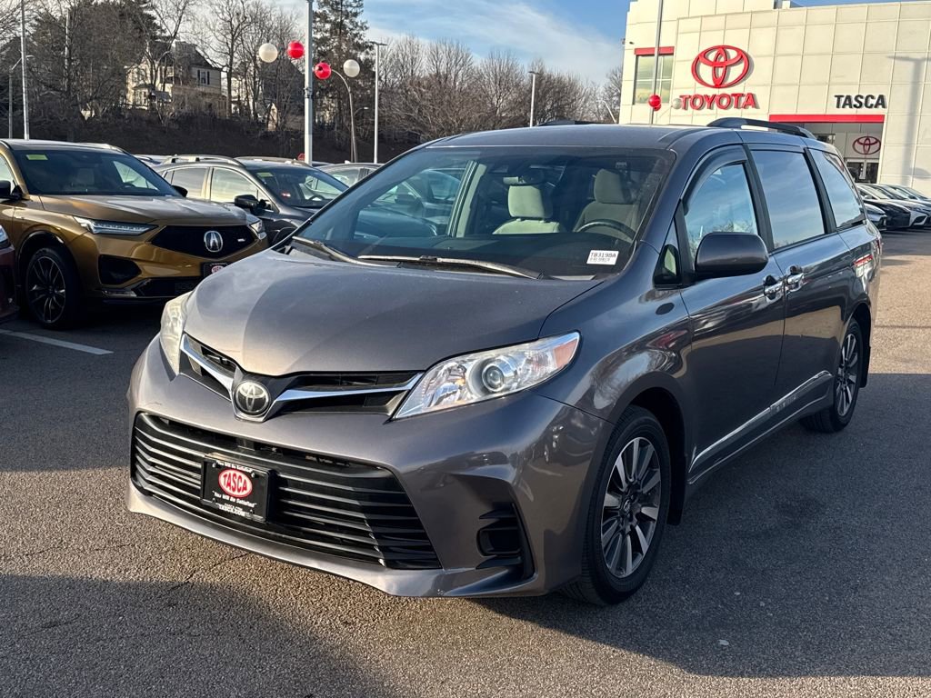 Used 2018 Toyota Sienna LE image 3