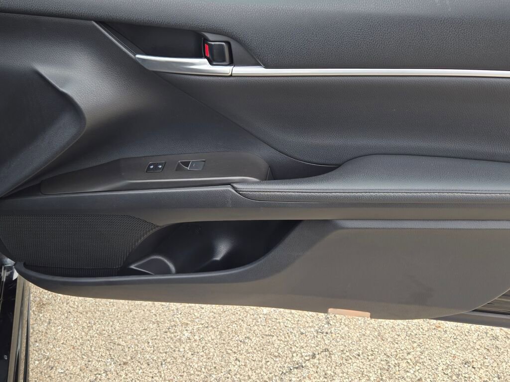 Used 2023 Toyota Camry XSE image 4
