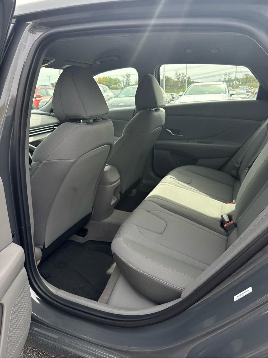 New 2026 Hyundai Elantra SE FWD image 39