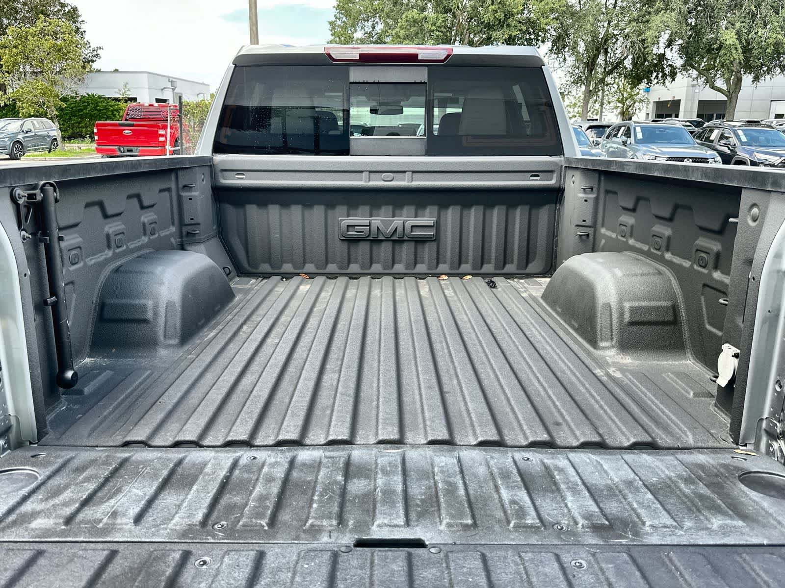 Used 2023 GMC Sierra 1500 SLT w/ SLT Premium Plus Package AWD/4WD image 17