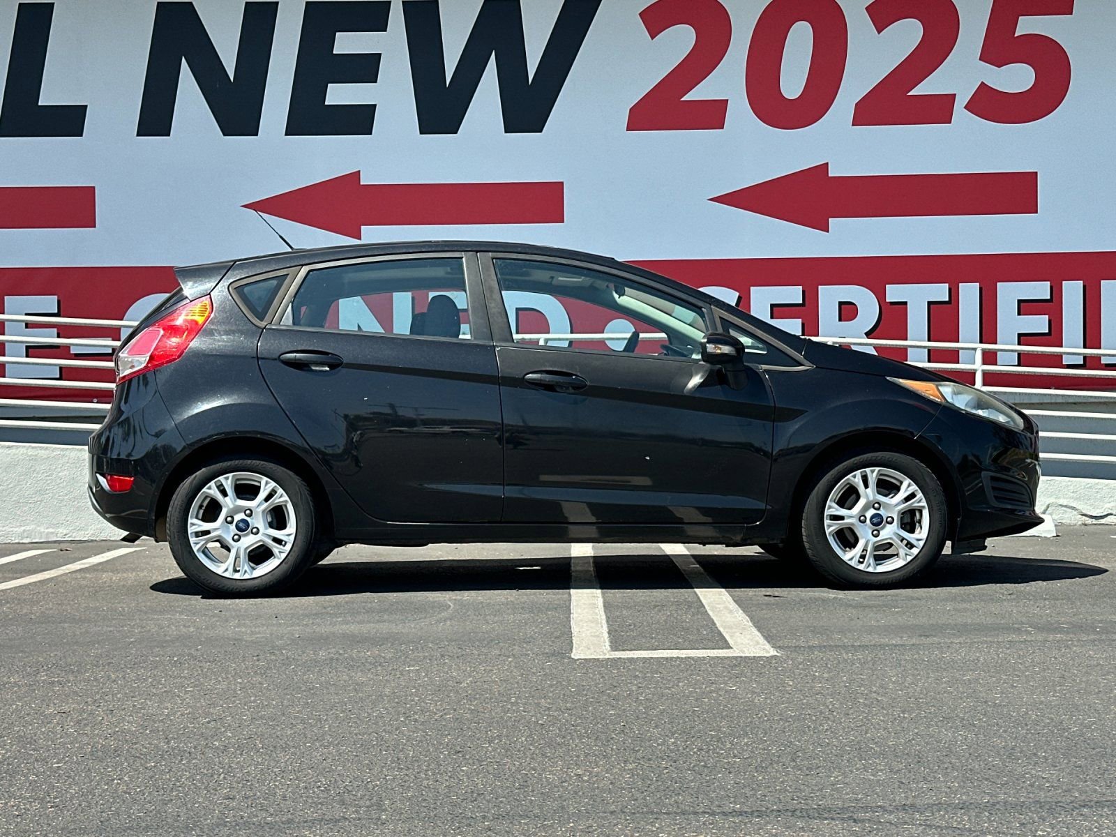 Used 2015 Ford Fiesta SE image 6