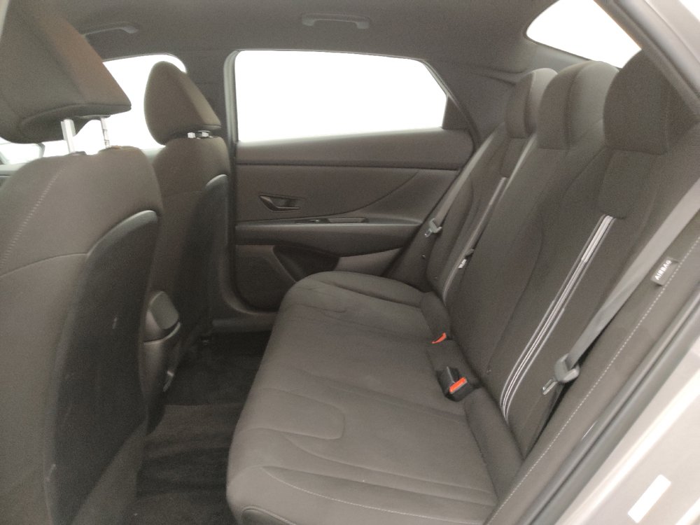 Used 2025 Hyundai Elantra Sport FWD image 18