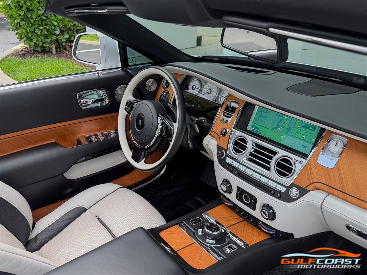Used 2017 Rolls-Royce Dawn RWD image 40