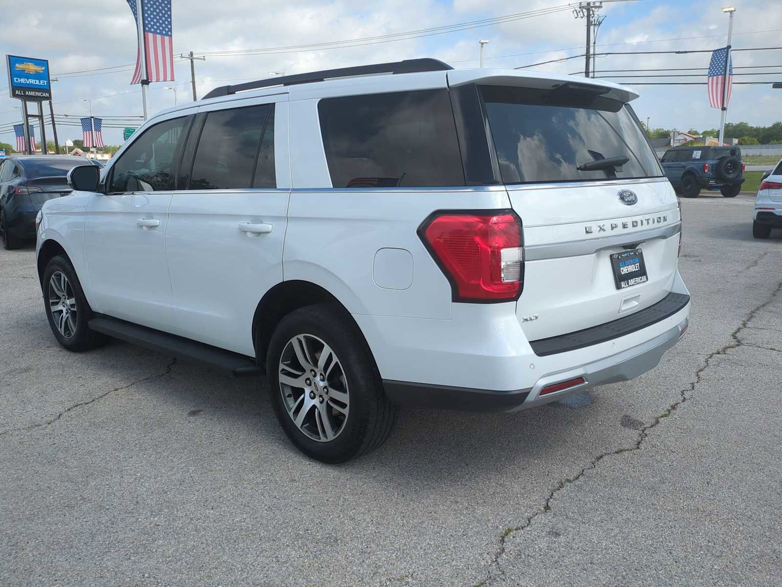 Used 2024 Ford Expedition XLT RWD image 6