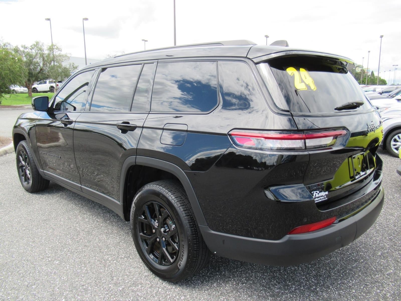 Used 2024 Jeep Grand Cherokee L Laredo AWD/4WD image 5