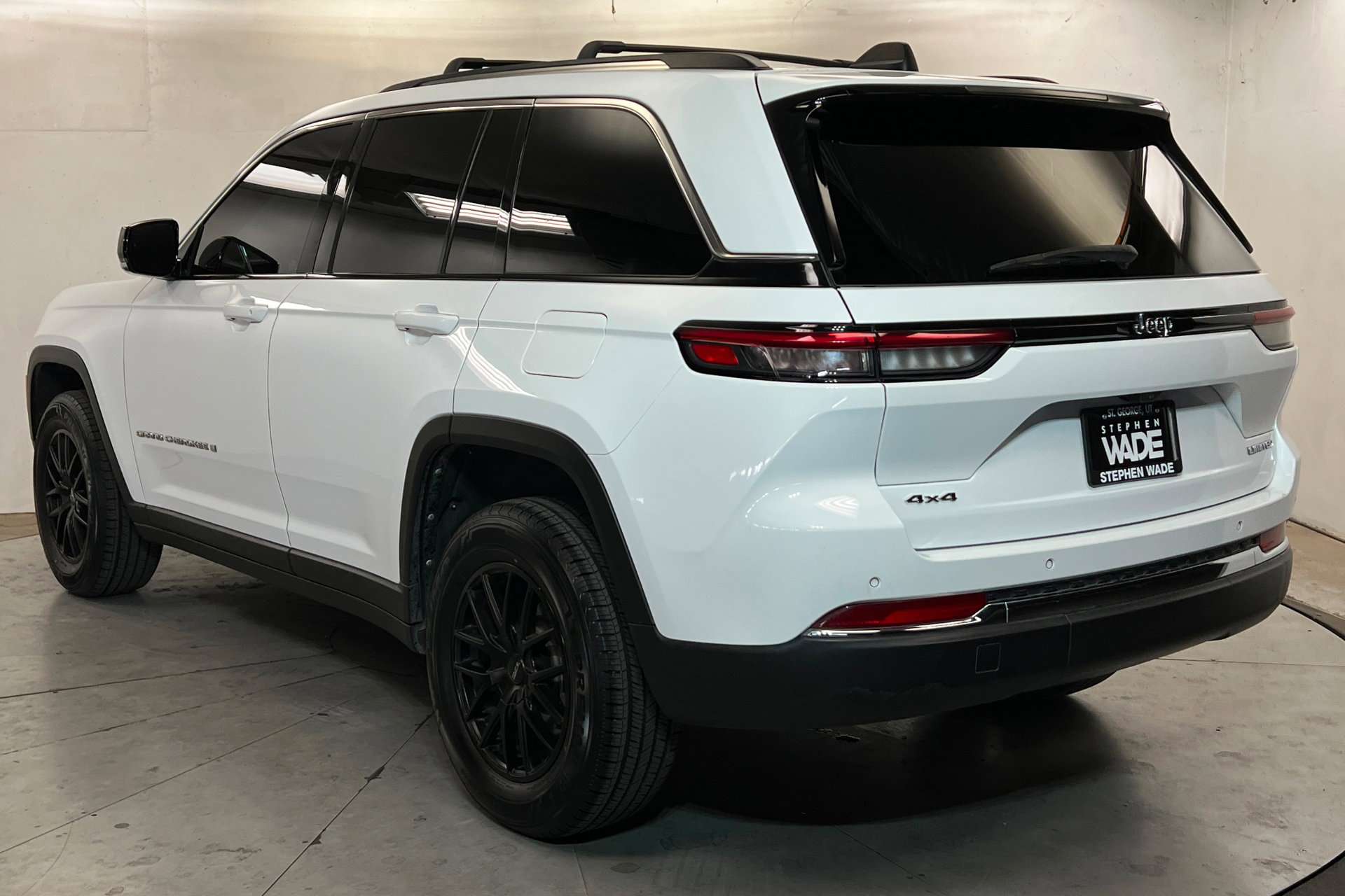 Used 2022 Jeep Grand Cherokee Limited AWD/4WD image 3
