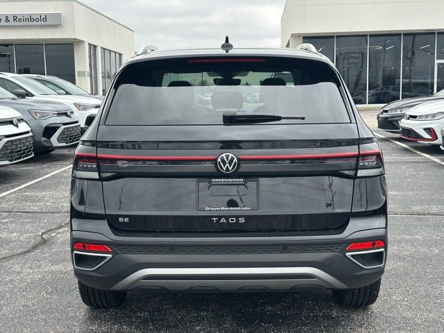 Used 2025 Volkswagen Taos SE image 6