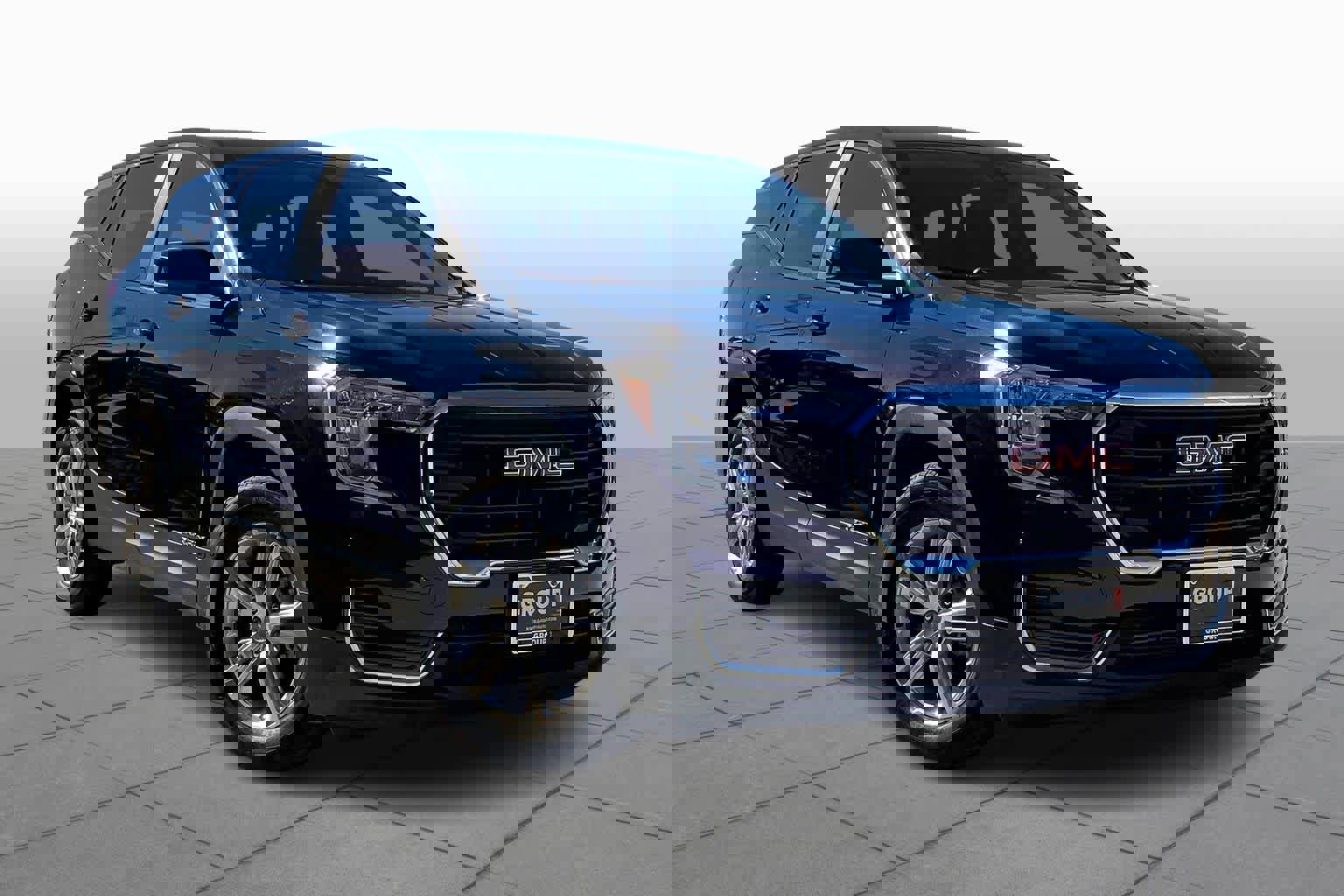 Used 2022 GMC Terrain SLE image 2