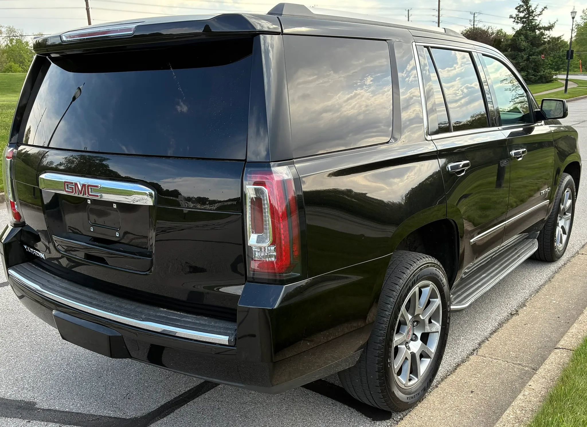 Used 2016 GMC Yukon Denali w/ Open Road Package AWD/4WD image 7