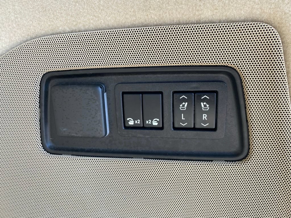 Used 2021 Cadillac Escalade Premium Luxury AWD/4WD image 14