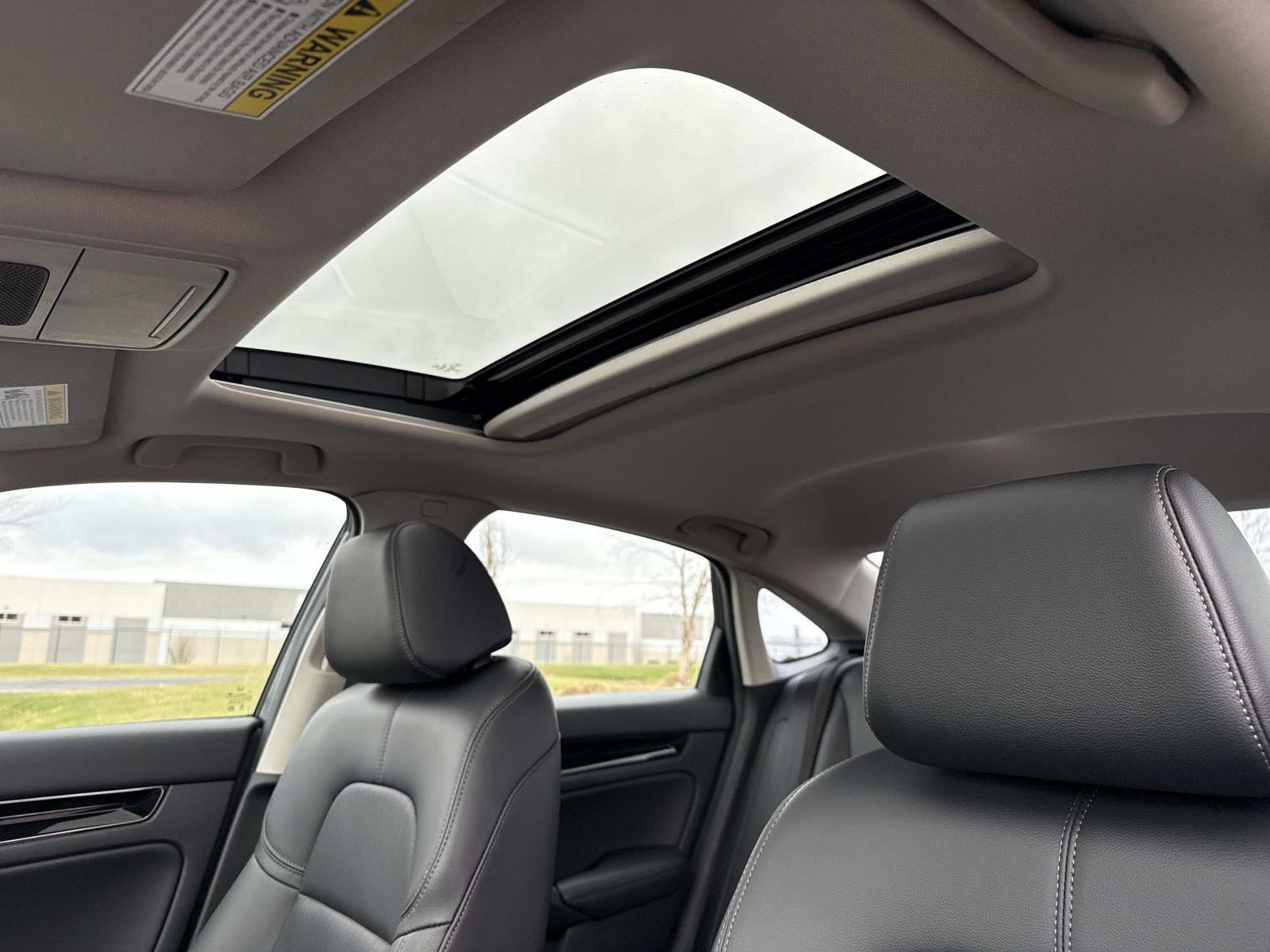 Used 2024 Honda Civic Touring image 3