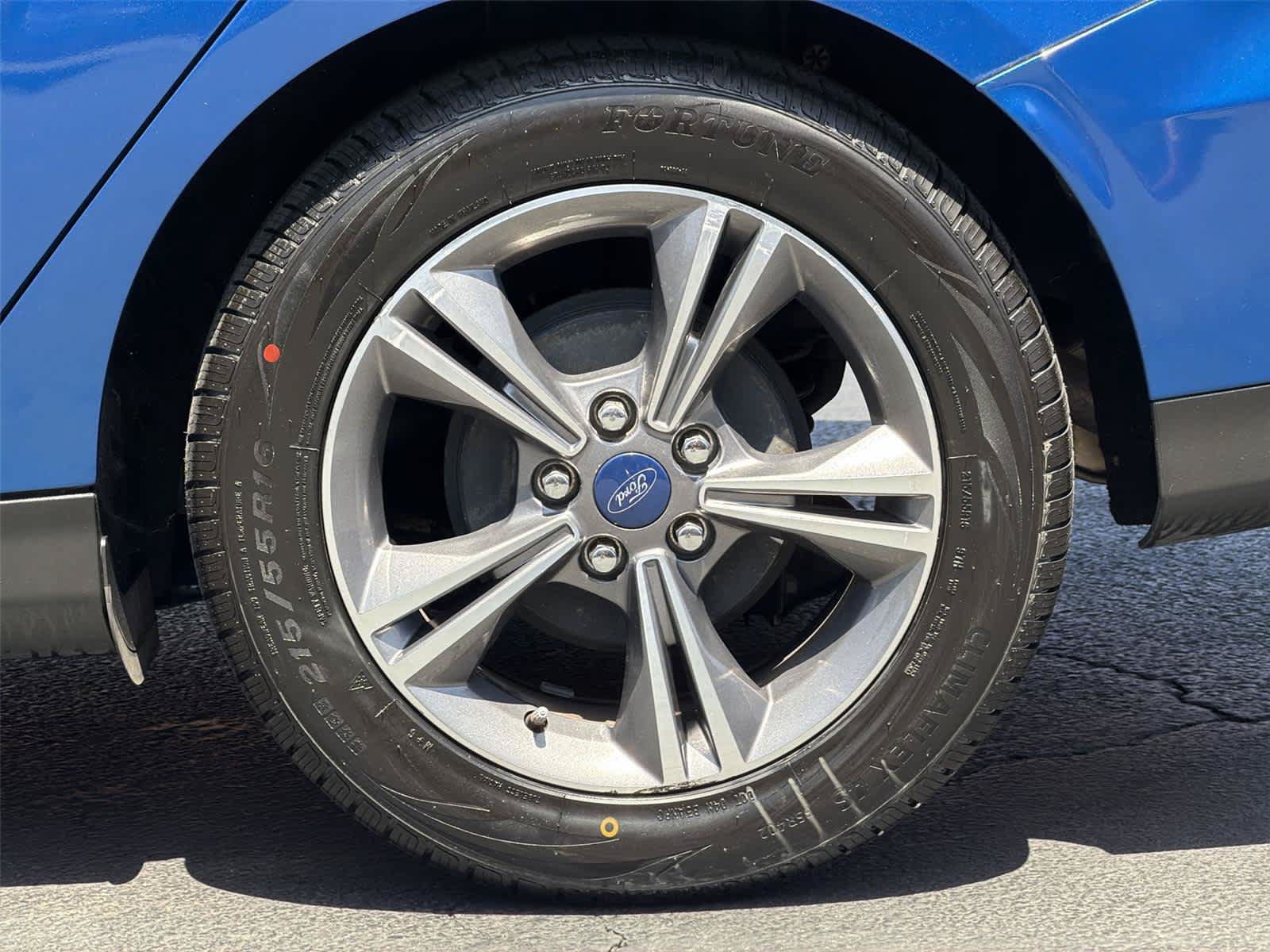 Used 2018 Ford Focus SE w/ SE Appearance Package FWD image 9