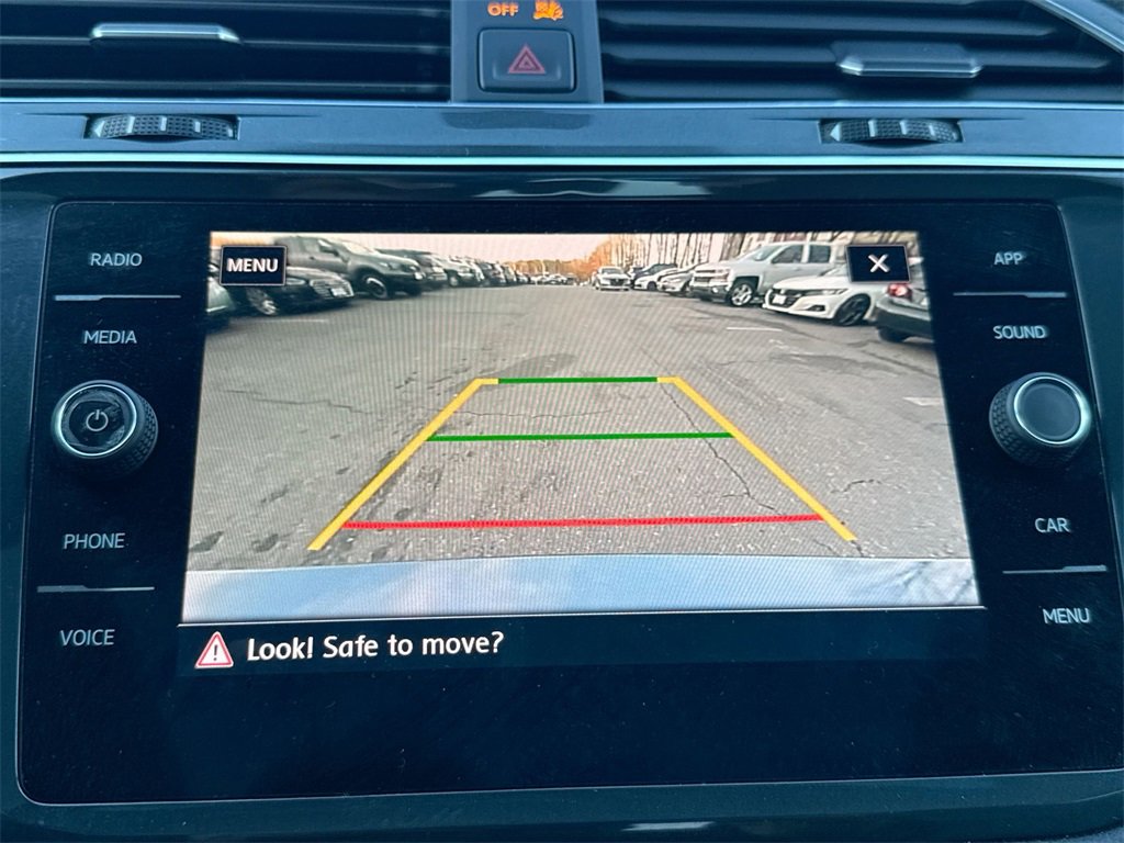 Used 2020 Volkswagen Tiguan SE w/ Panoramic Sunroof Package image 23