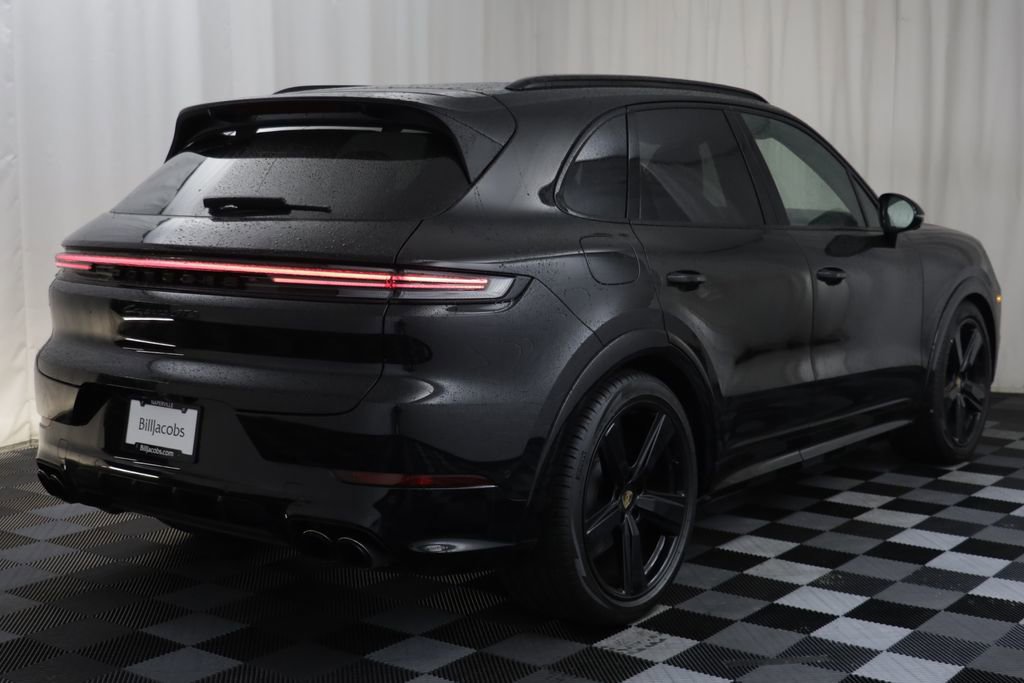 Used 2025 Porsche Cayenne GTS AWD/4WD image 18