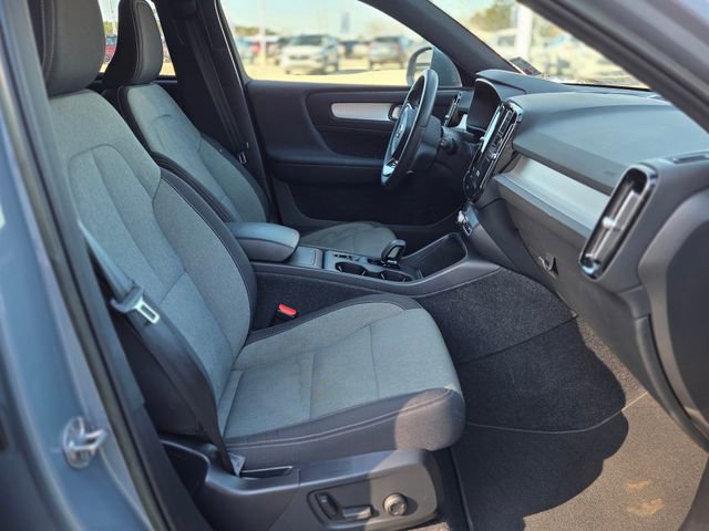 Used 2023 Volvo XC40 B5 Core image 16