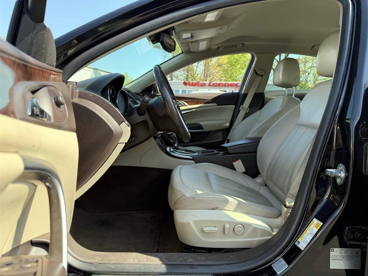 Used 2012 Buick Regal Leather FWD image 7