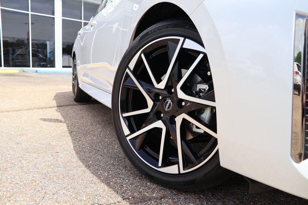 New 2025 Nissan Sentra SR image 16