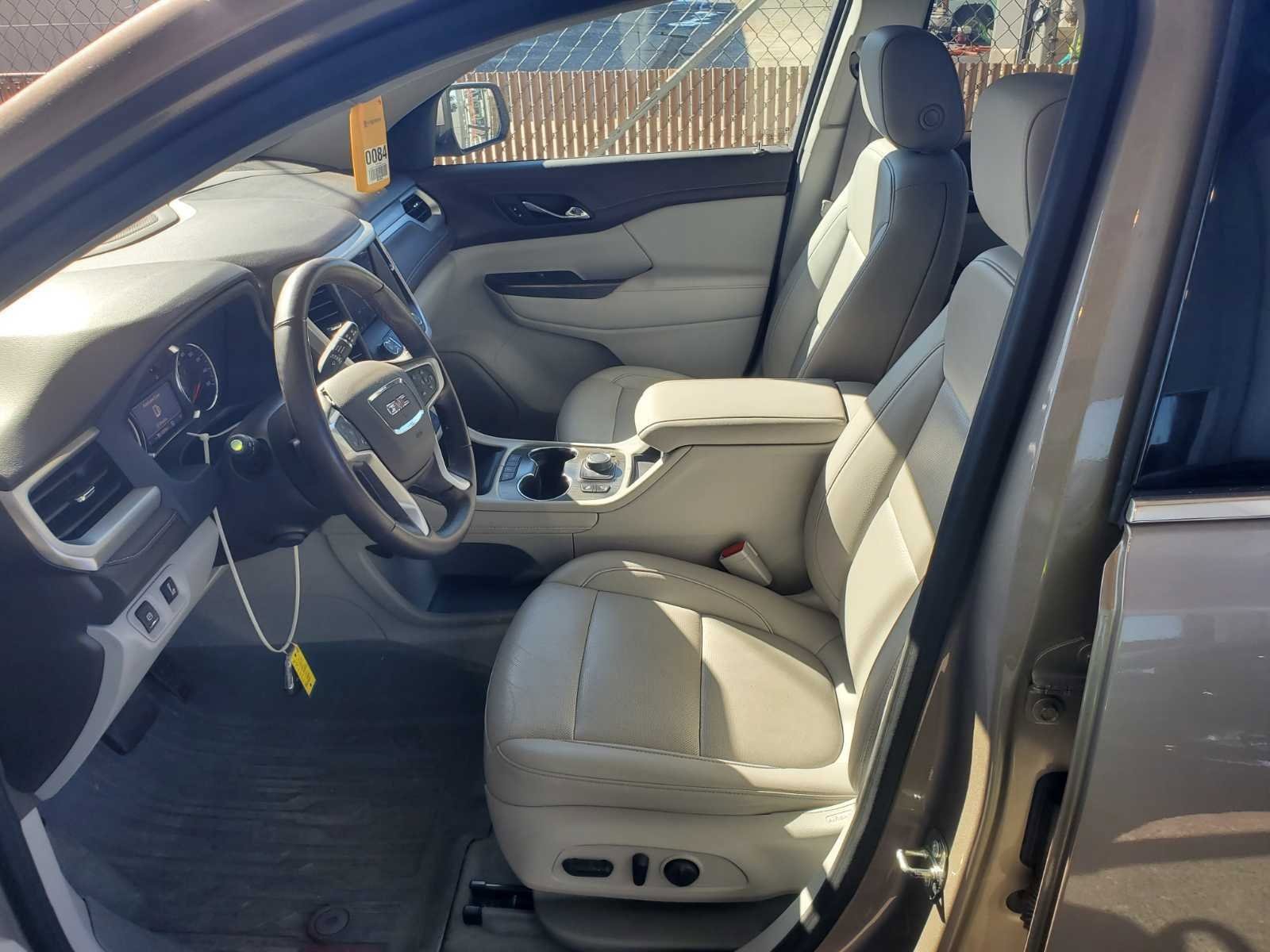 Used 2023 GMC Acadia SLT w/ Preferred Package image 4