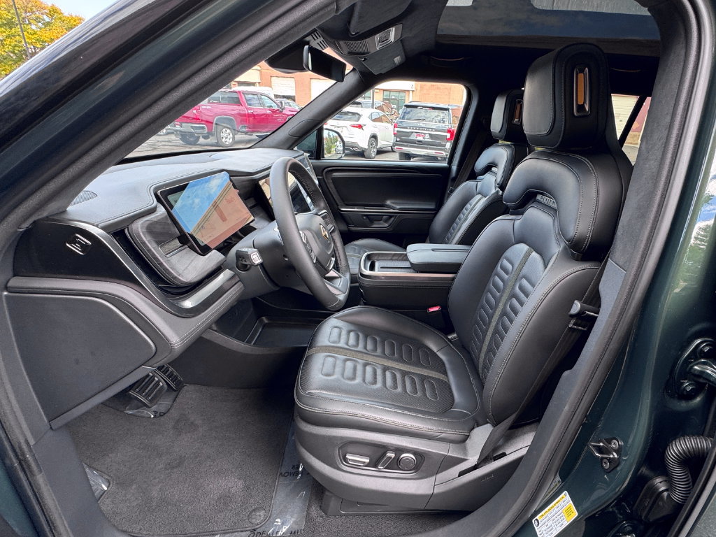 Used 2025 Rivian R1S Adventure Dual AWD/4WD image 22