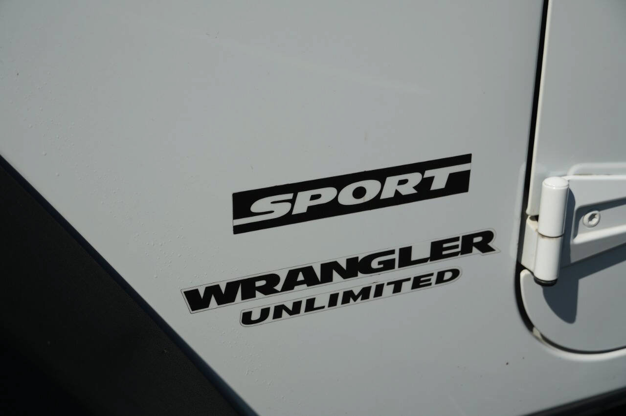 Used 2014 Jeep Wrangler Unlimited Sport w/ Mopar Black Appearance Group AWD/4WD image 10