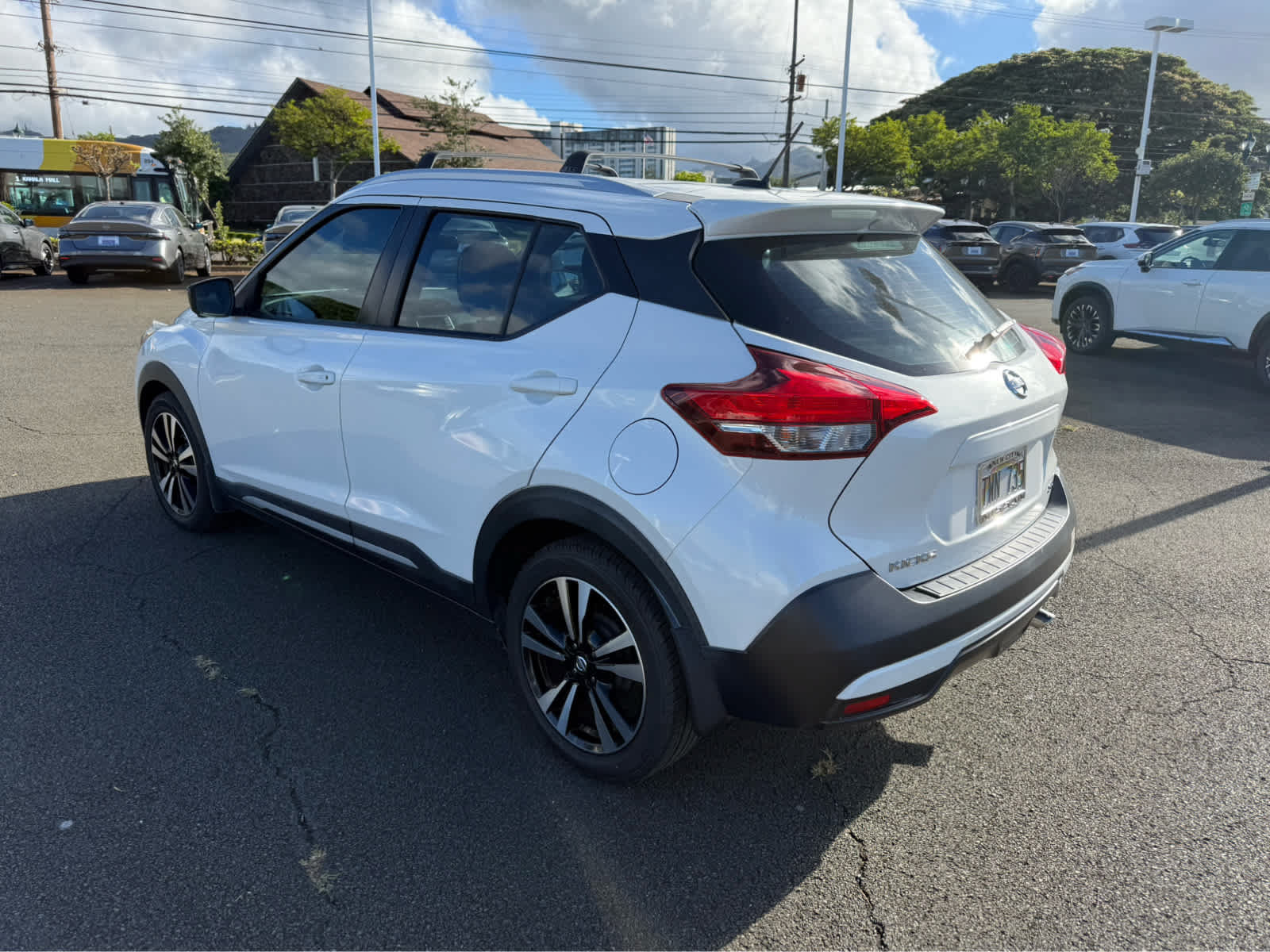 Used 2019 Nissan Kicks SR w/ SR Premium Package FWD image 4