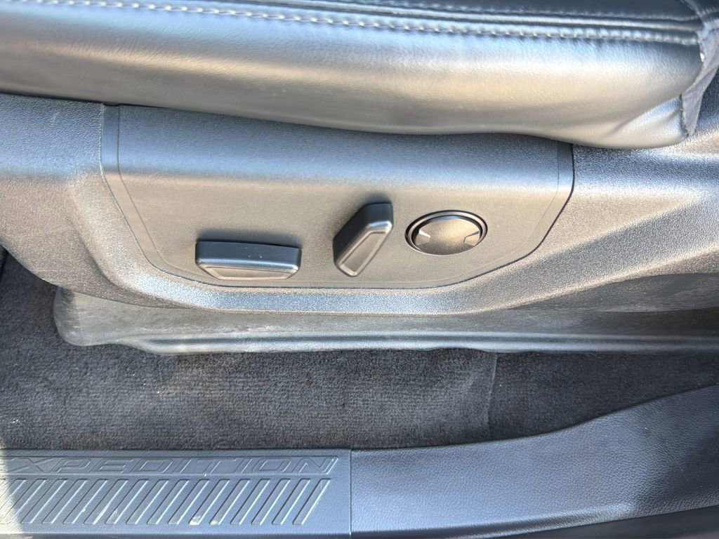 Used 2023 Ford Expedition Max XLT image 21