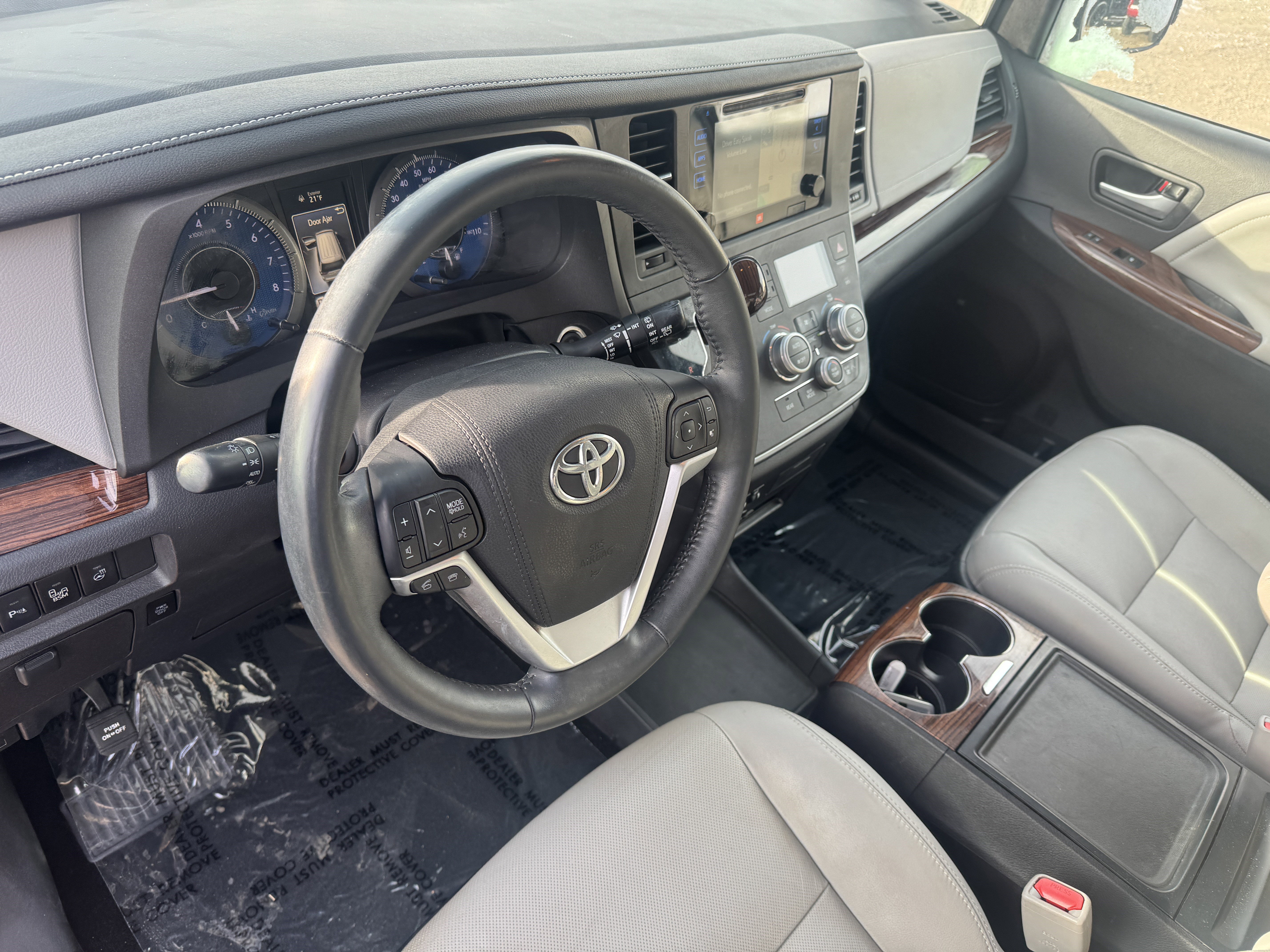 Used 2017 Toyota Sienna Limited image 13