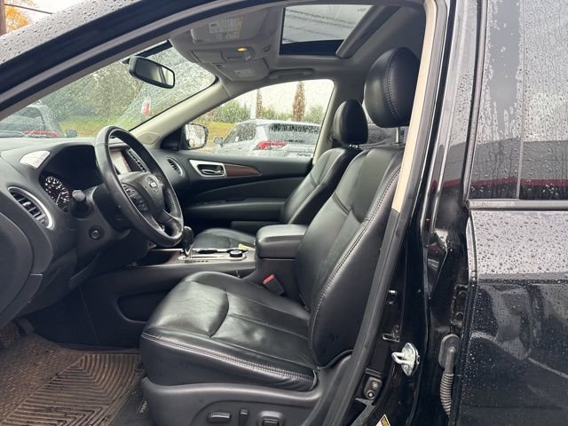 Used 2019 Nissan Pathfinder Platinum image 16