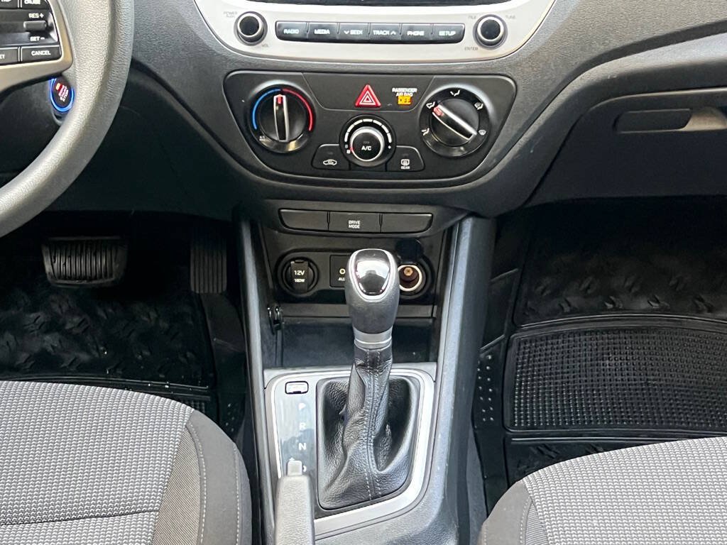 Used 2021 Hyundai Accent SE FWD image 14