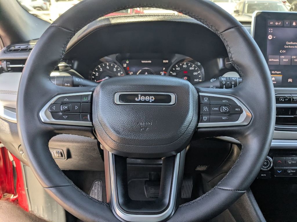 Used 2025 Jeep Compass Limited image 17