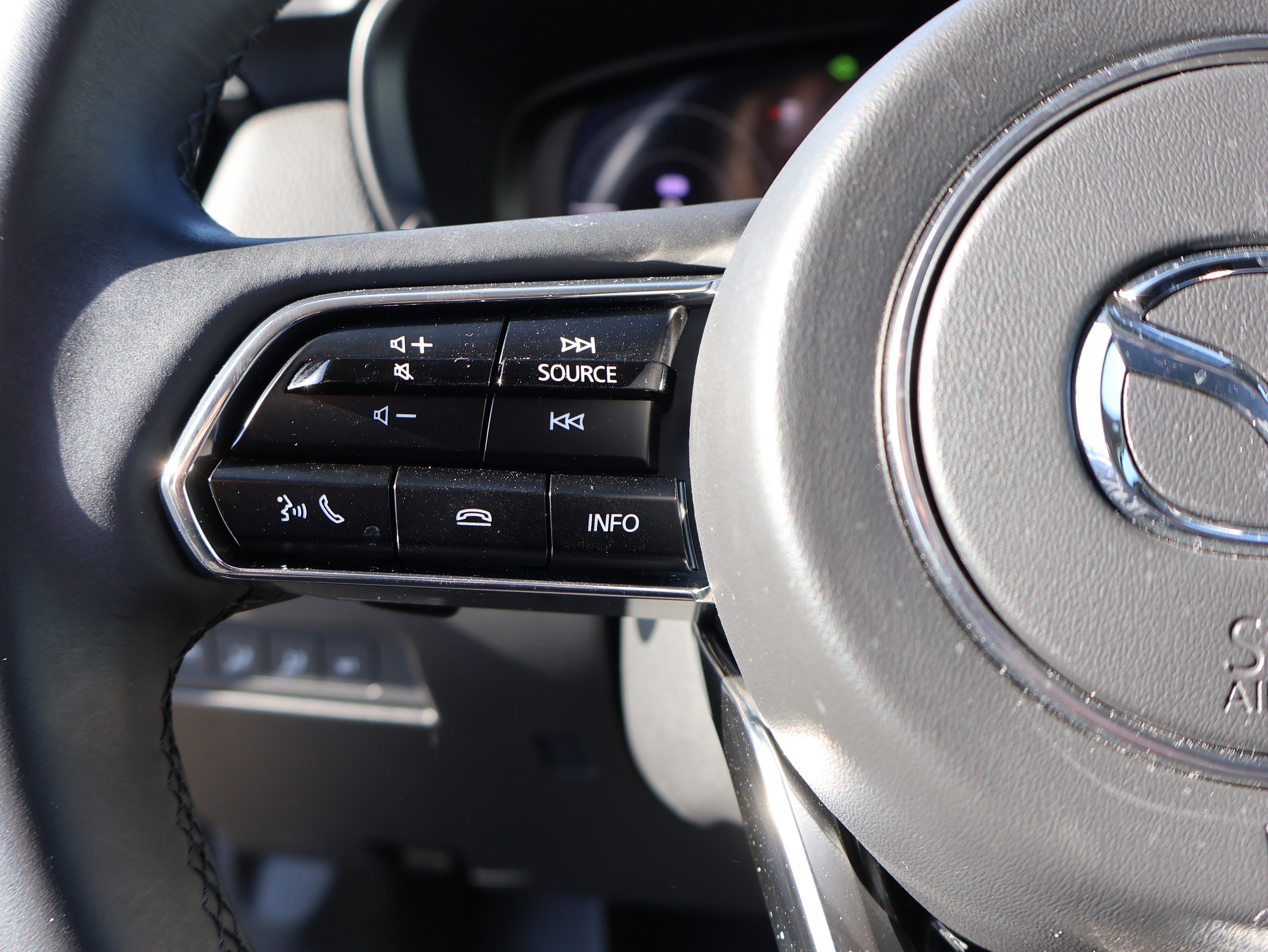 Certified 2025 MAZDA CX-70 Plug-In Hybrid w/ Premium Pkg image 35