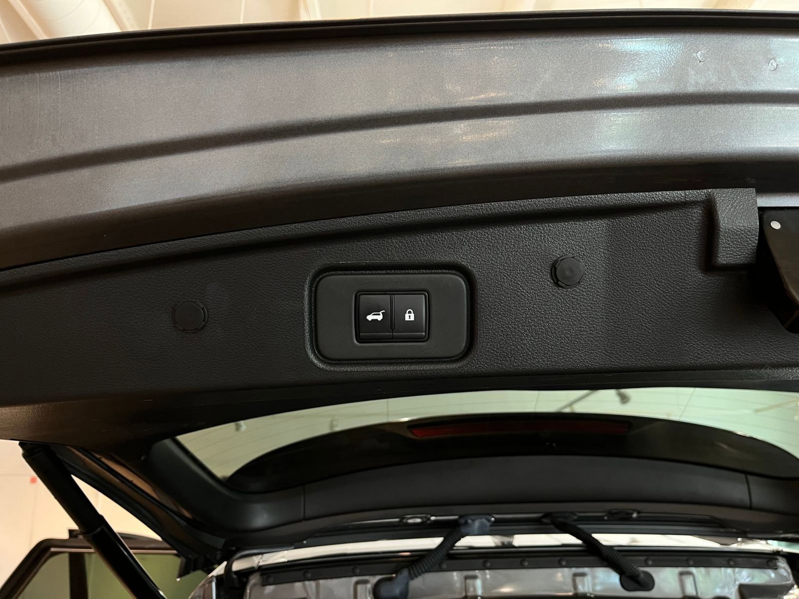 Used 2025 Nissan Pathfinder SV AWD/4WD image 23