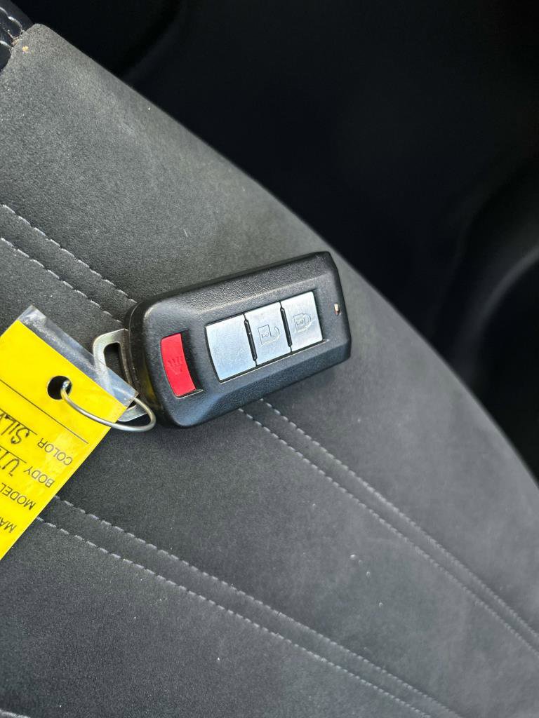 Used 2019 Mitsubishi Outlander SE image 28