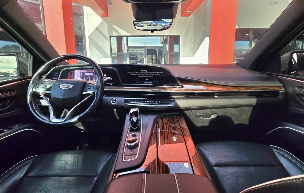 Used 2021 Cadillac Escalade Premium Luxury image 23