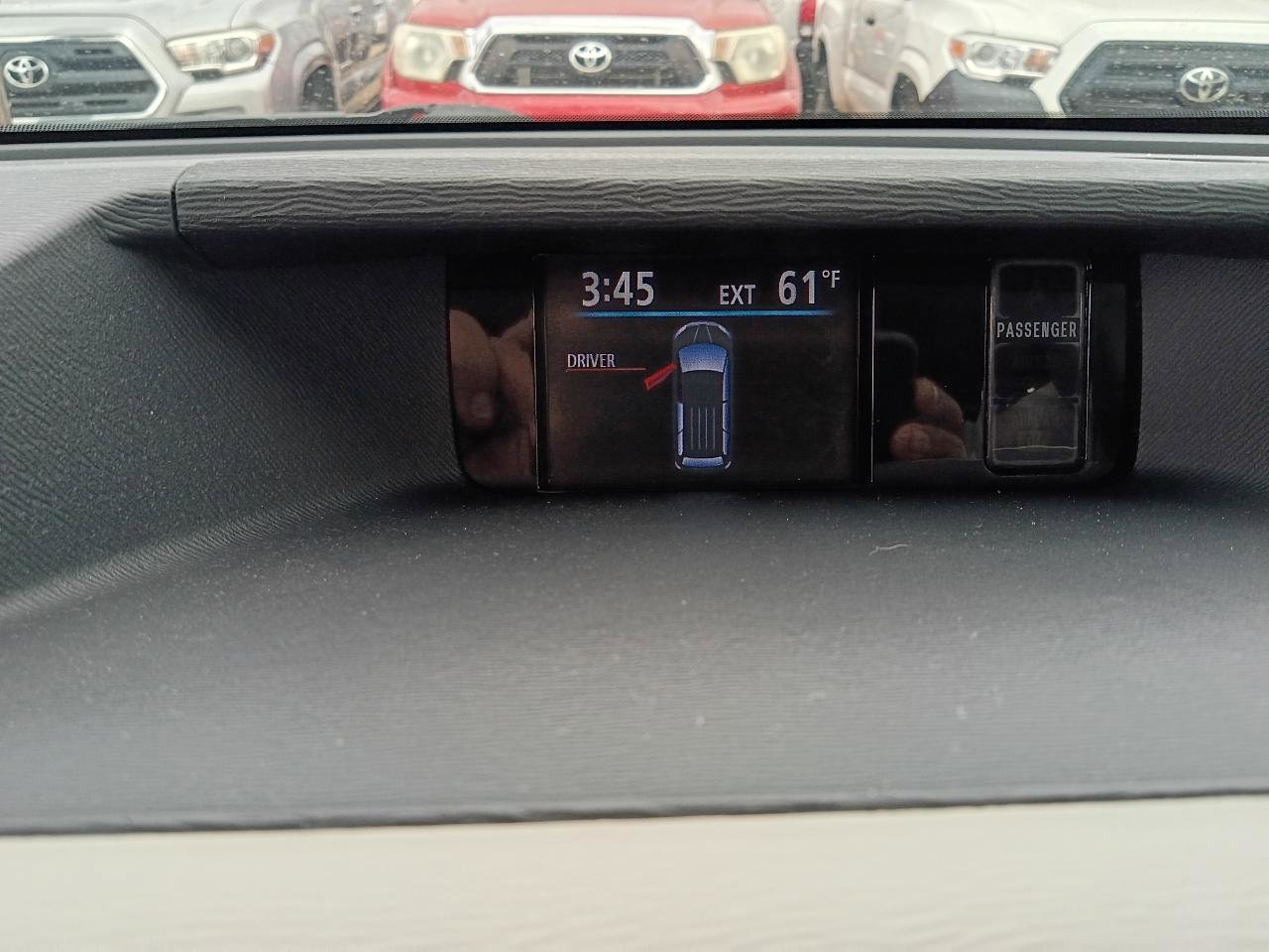 Used 2014 Toyota Sienna XLE w/ Entertainment Package image 11