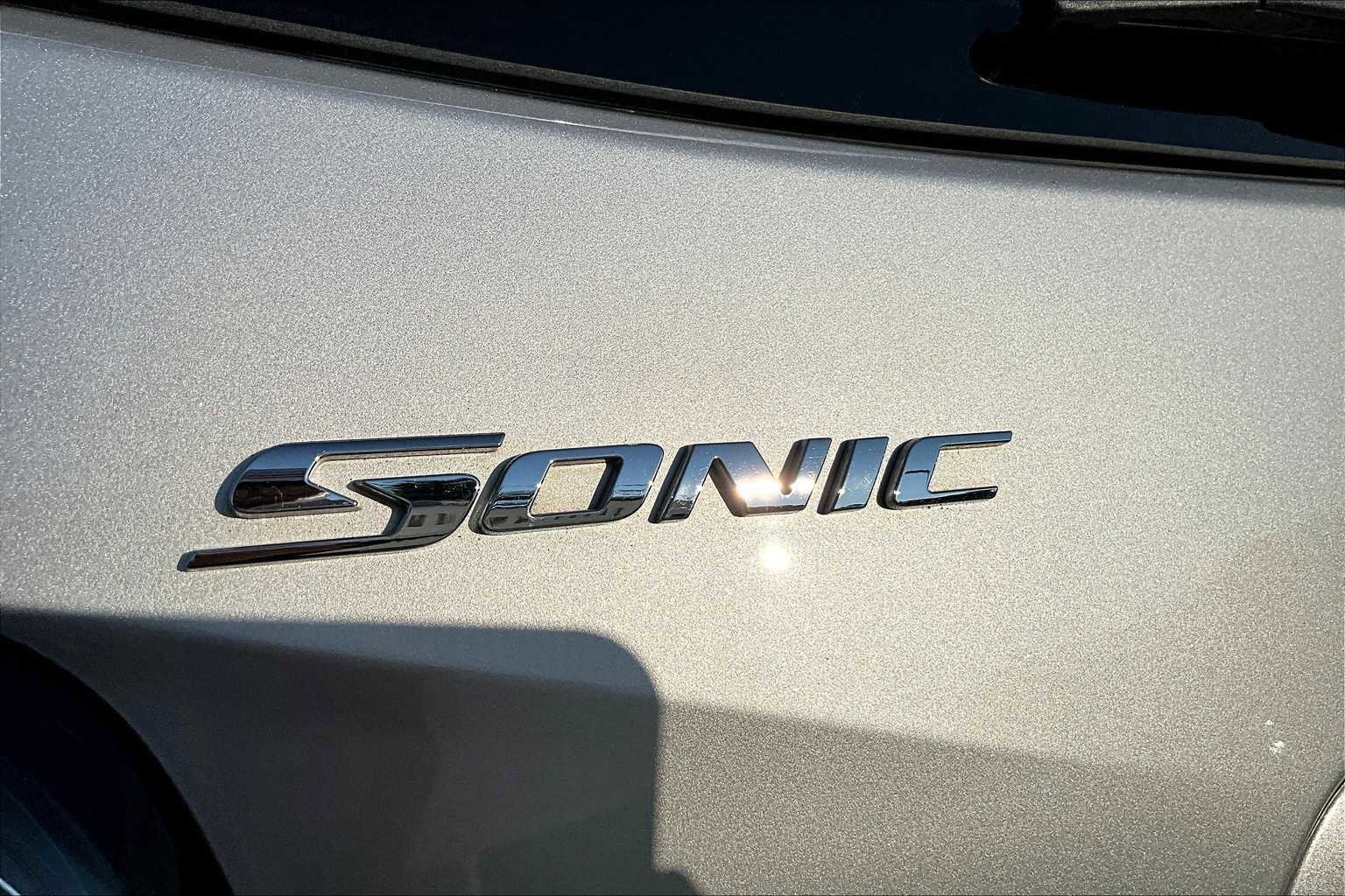 Used 2020 Chevrolet Sonic LT image 9