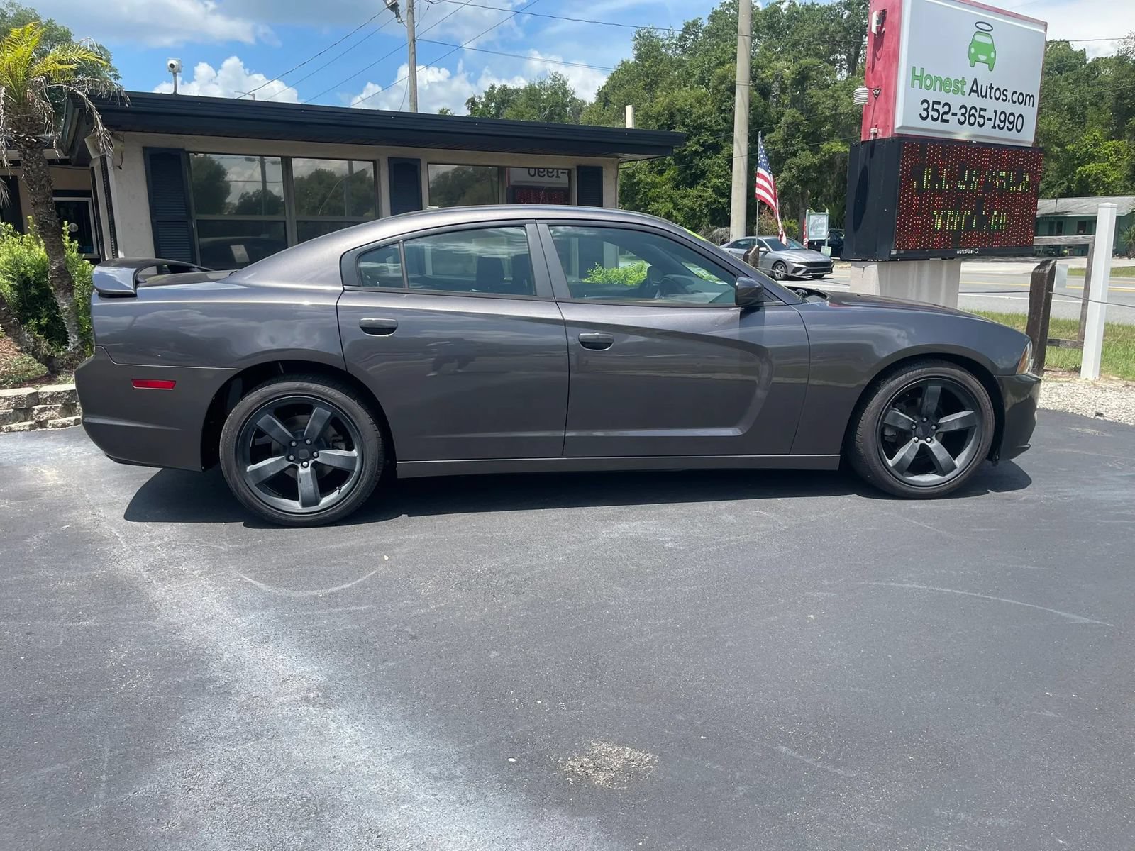 Used 2014 Dodge Charger SXT RWD image 8