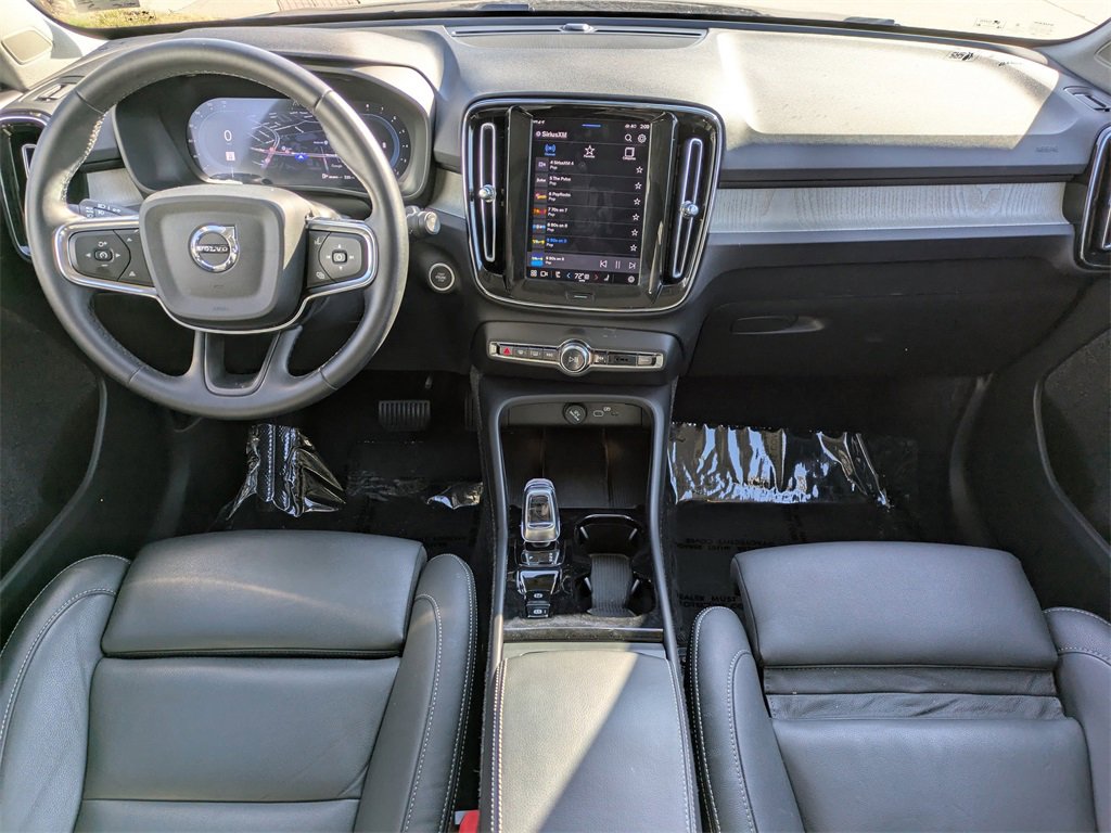 Certified 2025 Volvo XC40 B5 Plus image 15