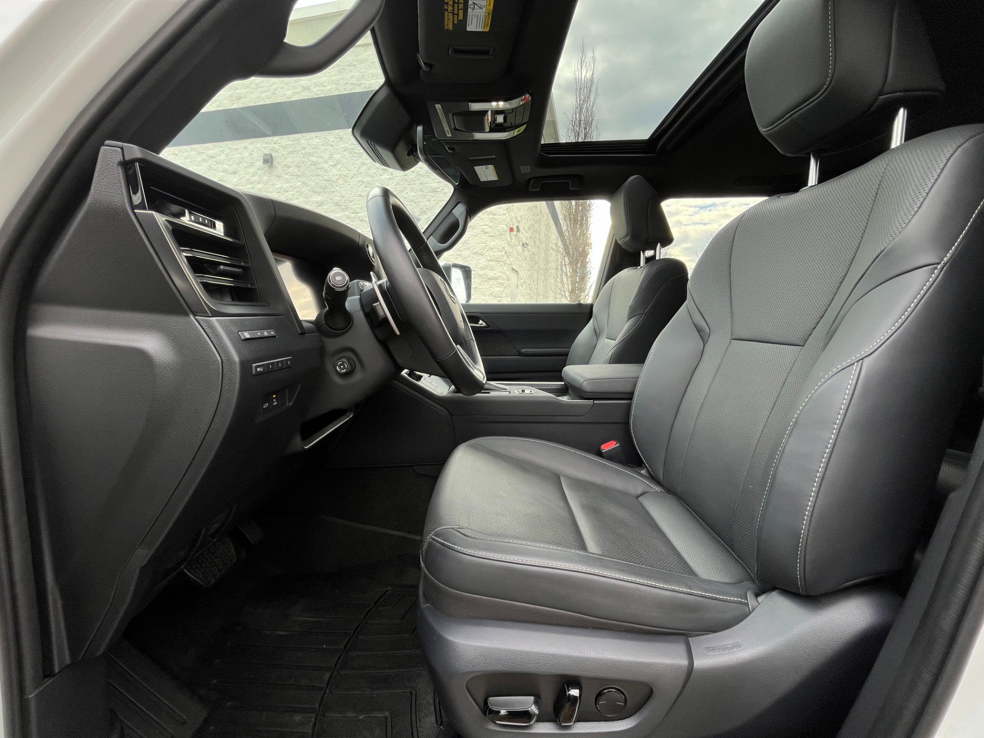 Used 2024 Lexus GX 550 w/ Accessory Package (Z1) image 23