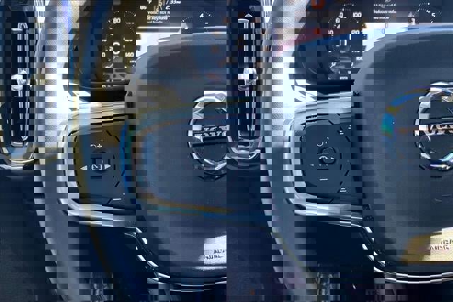 Used 2022 Volvo XC40 T5 Momentum image 52