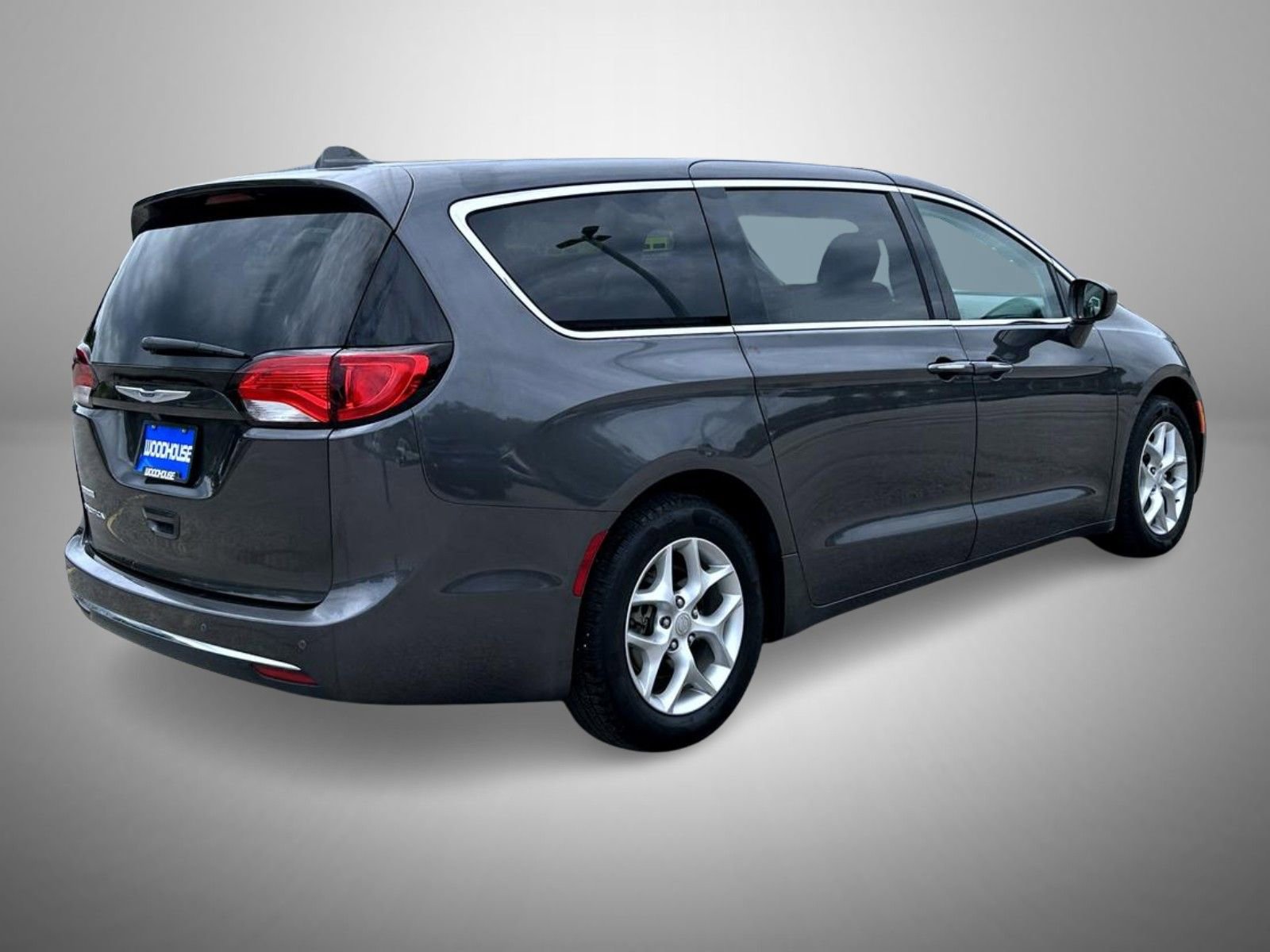 Used 2019 Chrysler Pacifica Touring Plus w/ Tire & Wheel Group FWD image 5