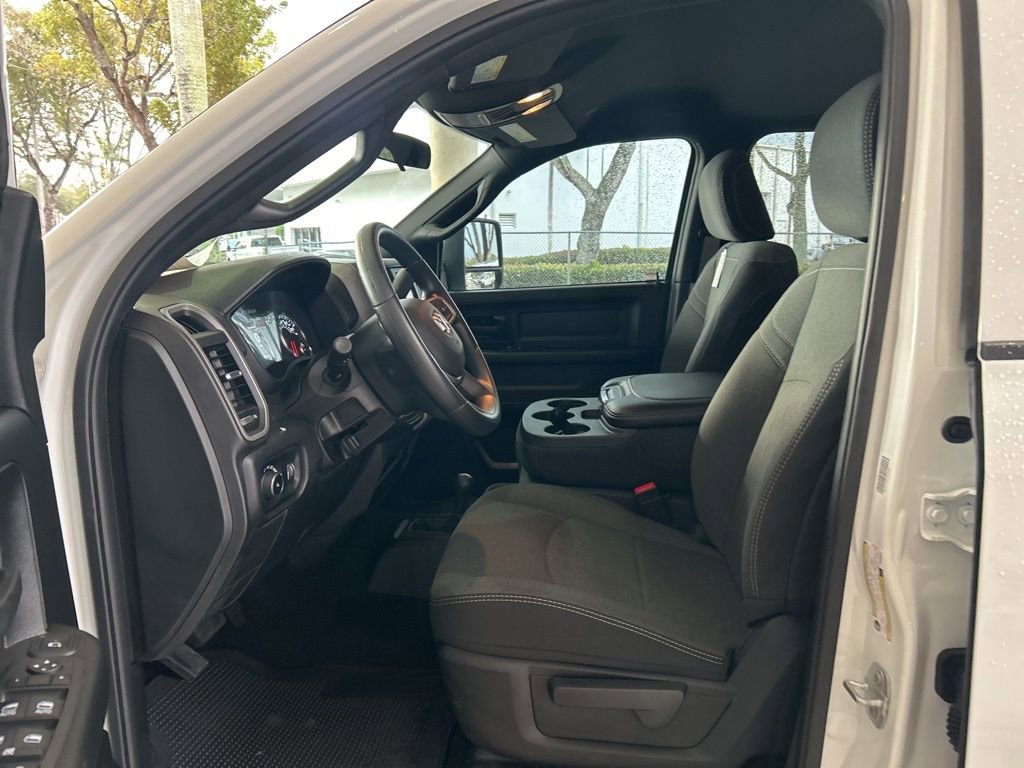 Used 2024 RAM 3500 Tradesman w/ Chrome Appearance Group image 5