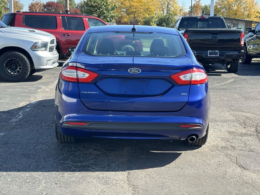 Used 2016 Ford Fusion SE FWD image 5