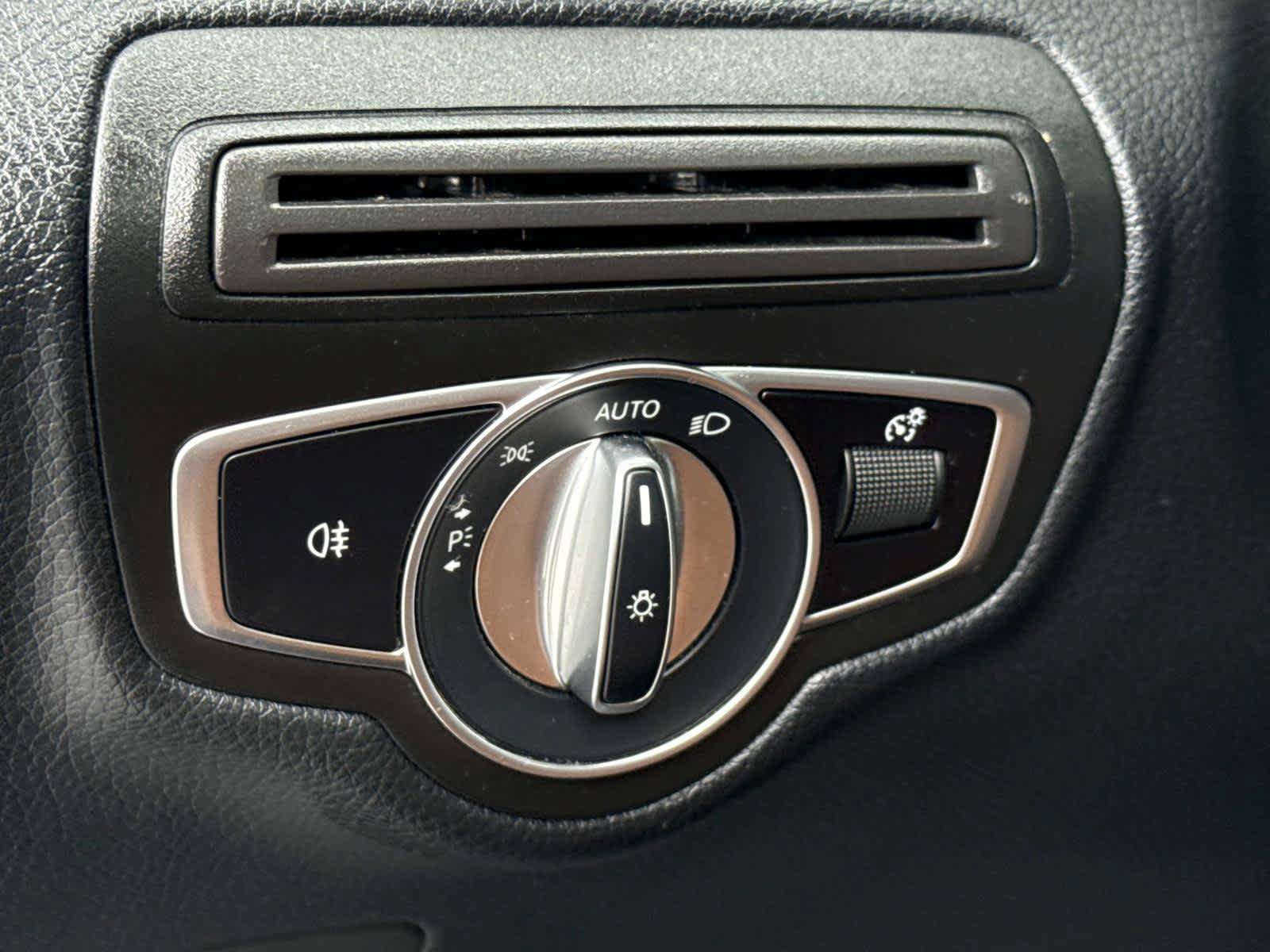 Used 2020 Mercedes-Benz GLC 300 4MATIC image 39