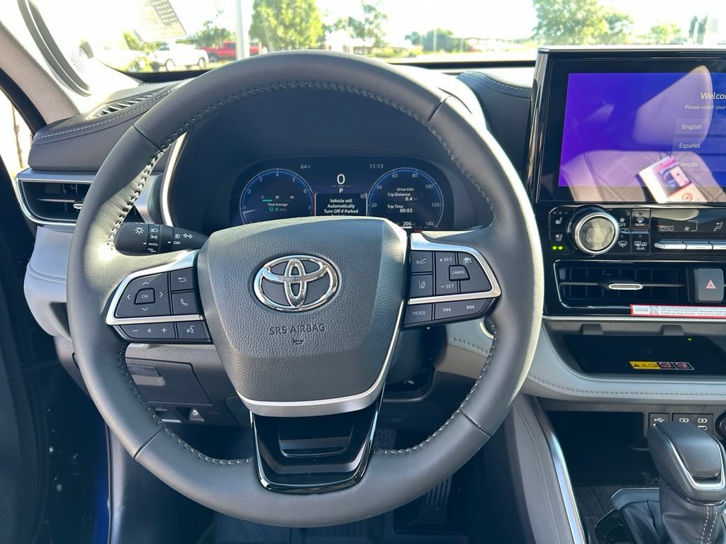 Used 2026 Toyota Highlander Limited AWD/4WD image 19