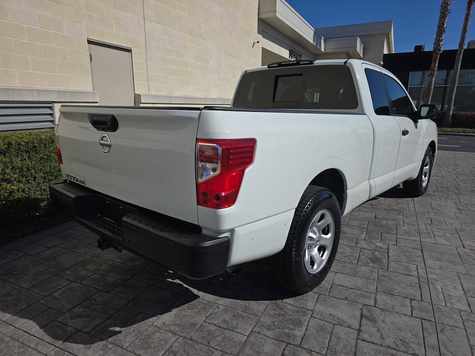 Used 2022 Nissan Titan S image 3