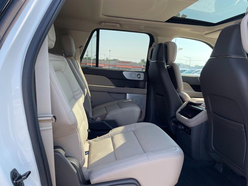 Certified 2023 Lincoln Navigator L Reserve image 12