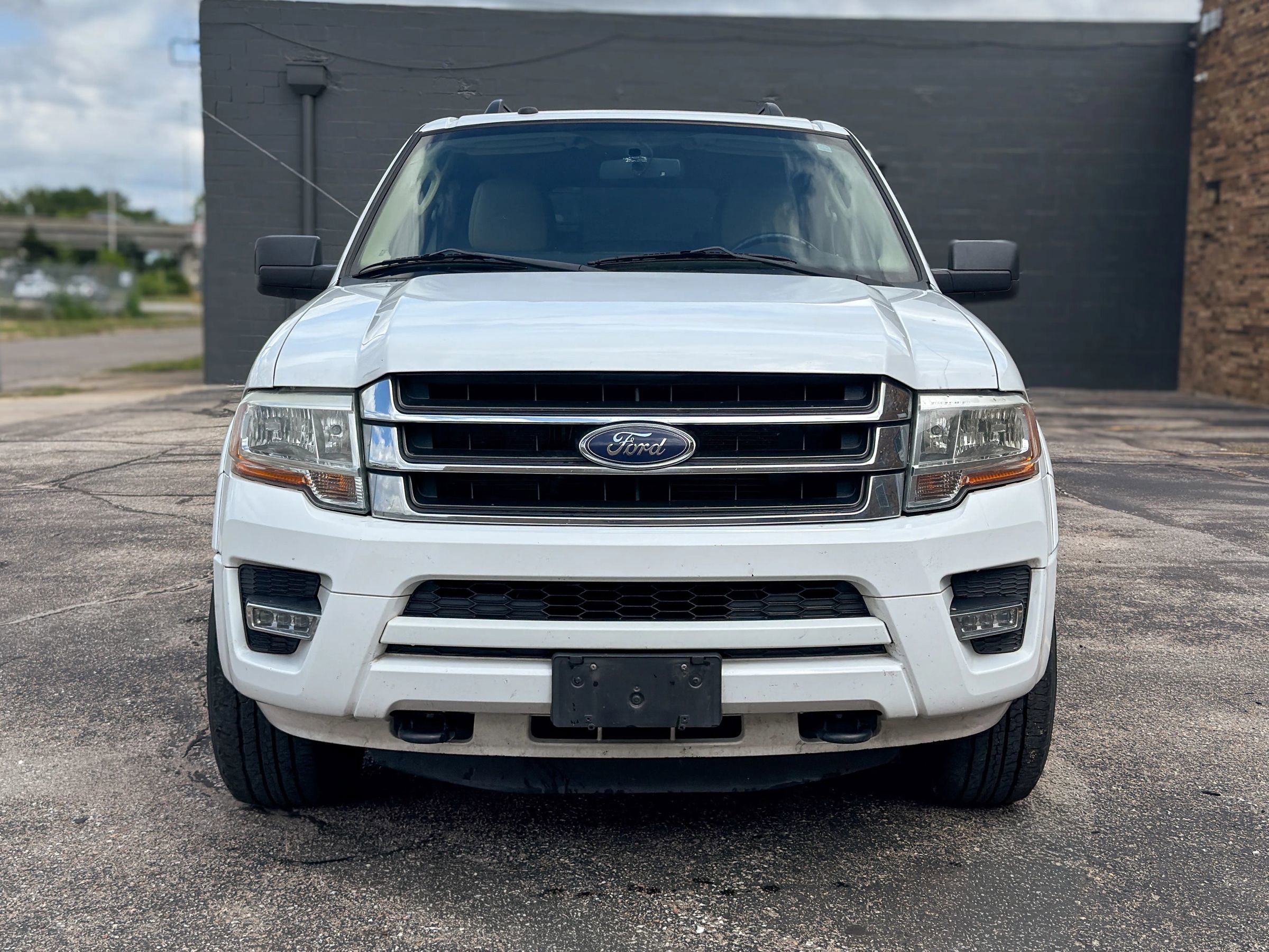 Used 2017 Ford Expedition EL XLT w/ Equipment Group 202A AWD/4WD image 2